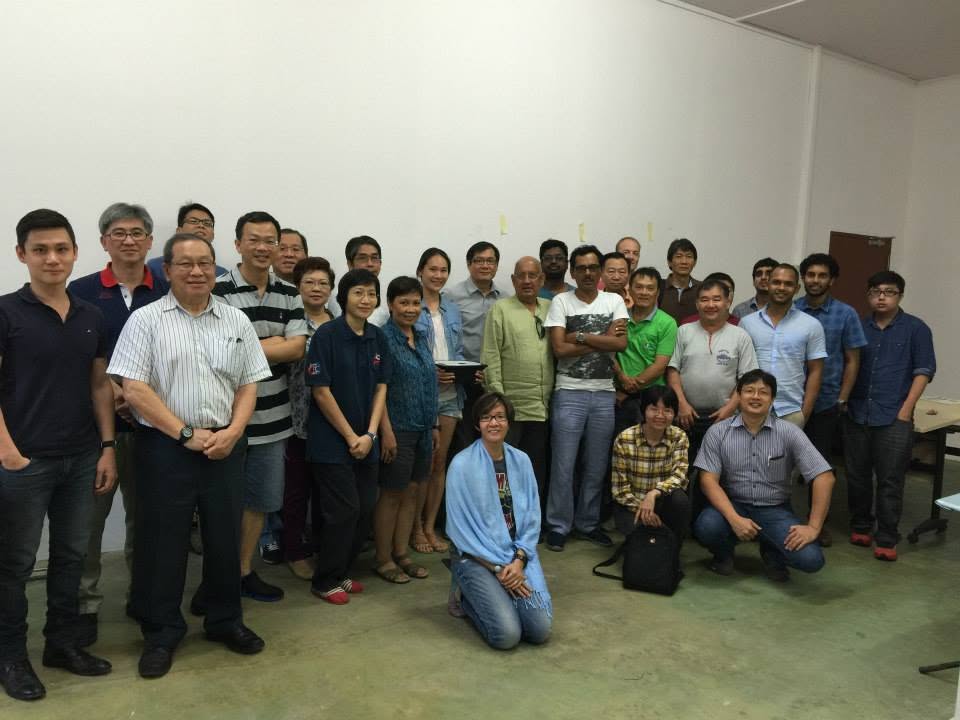 The large 25 July 2015 hydroponics class posing together for a group photograph at Toh Orchid Farm