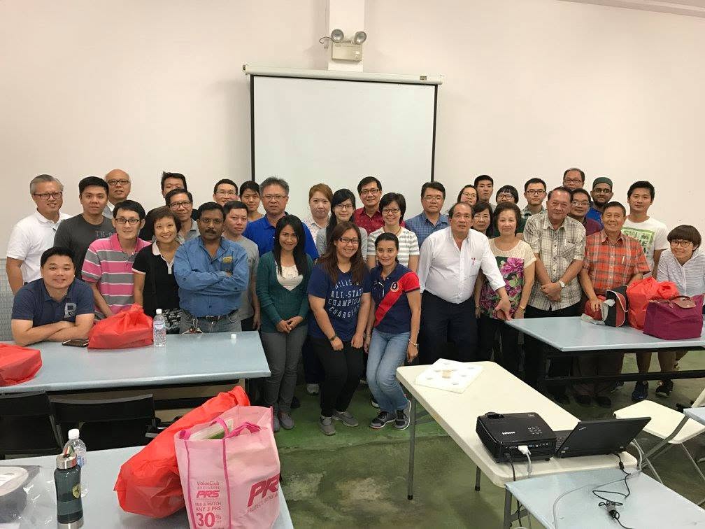 The large 8 October 2016 hydroponics class posing together at the front of the training room at Toh Orchid Farm